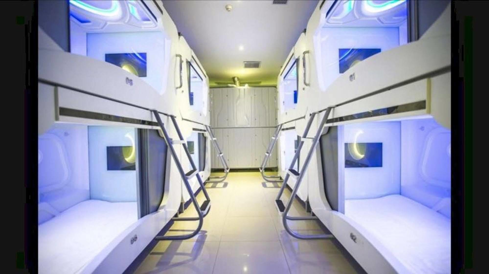 Time Capsule Hotel 乔治敦 外观 照片