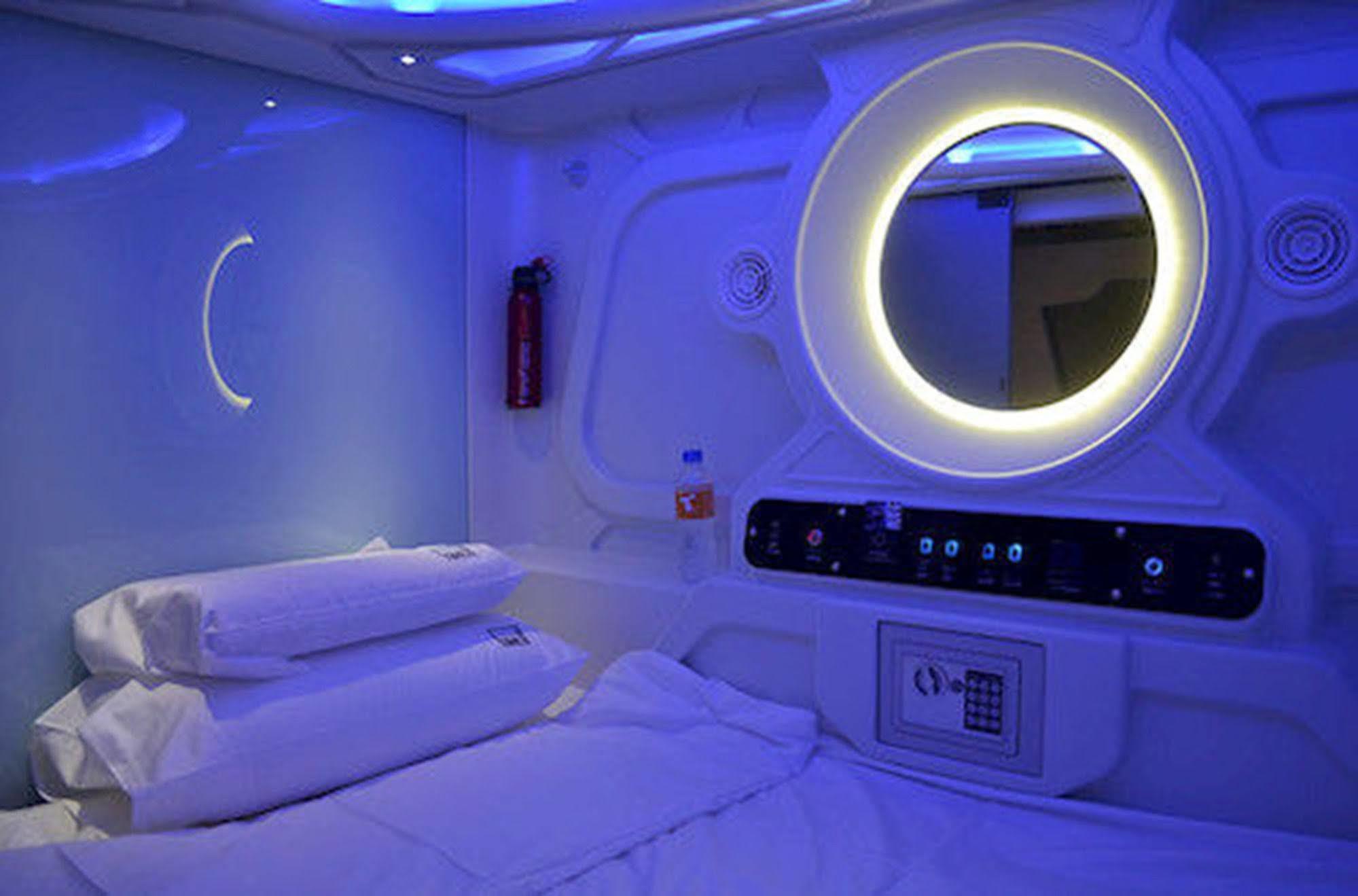 Time Capsule Hotel 乔治敦 外观 照片